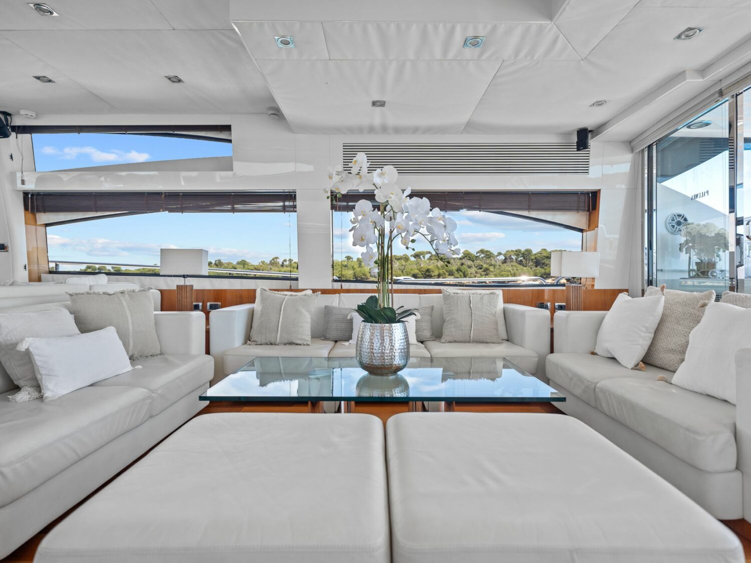 Yacht-charter-PALUMBA-SUNSEEKER-PREDATOR-84_69