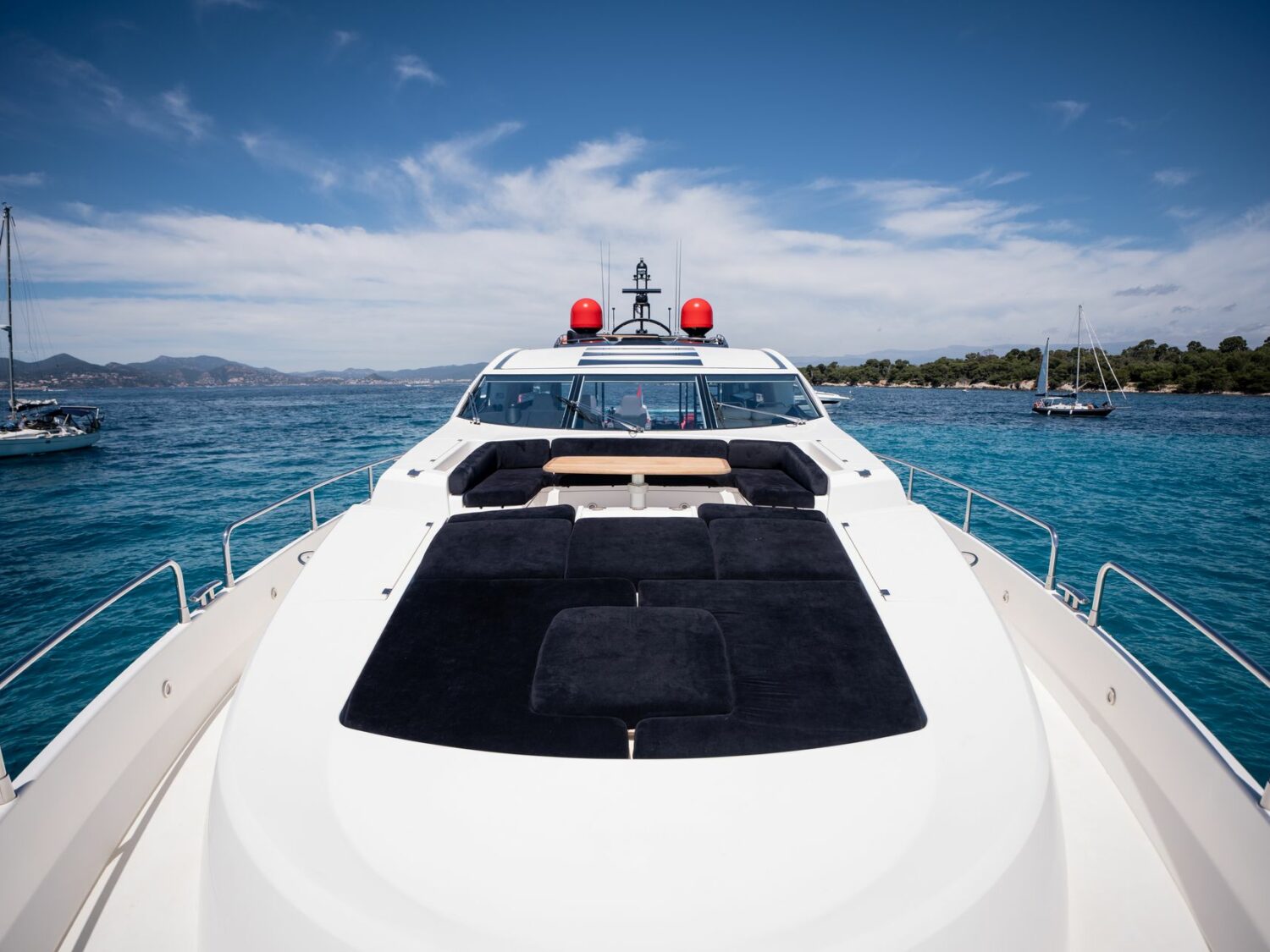 Yacht-charter-PALUMBA-SUNSEEKER-PREDATOR-84_90