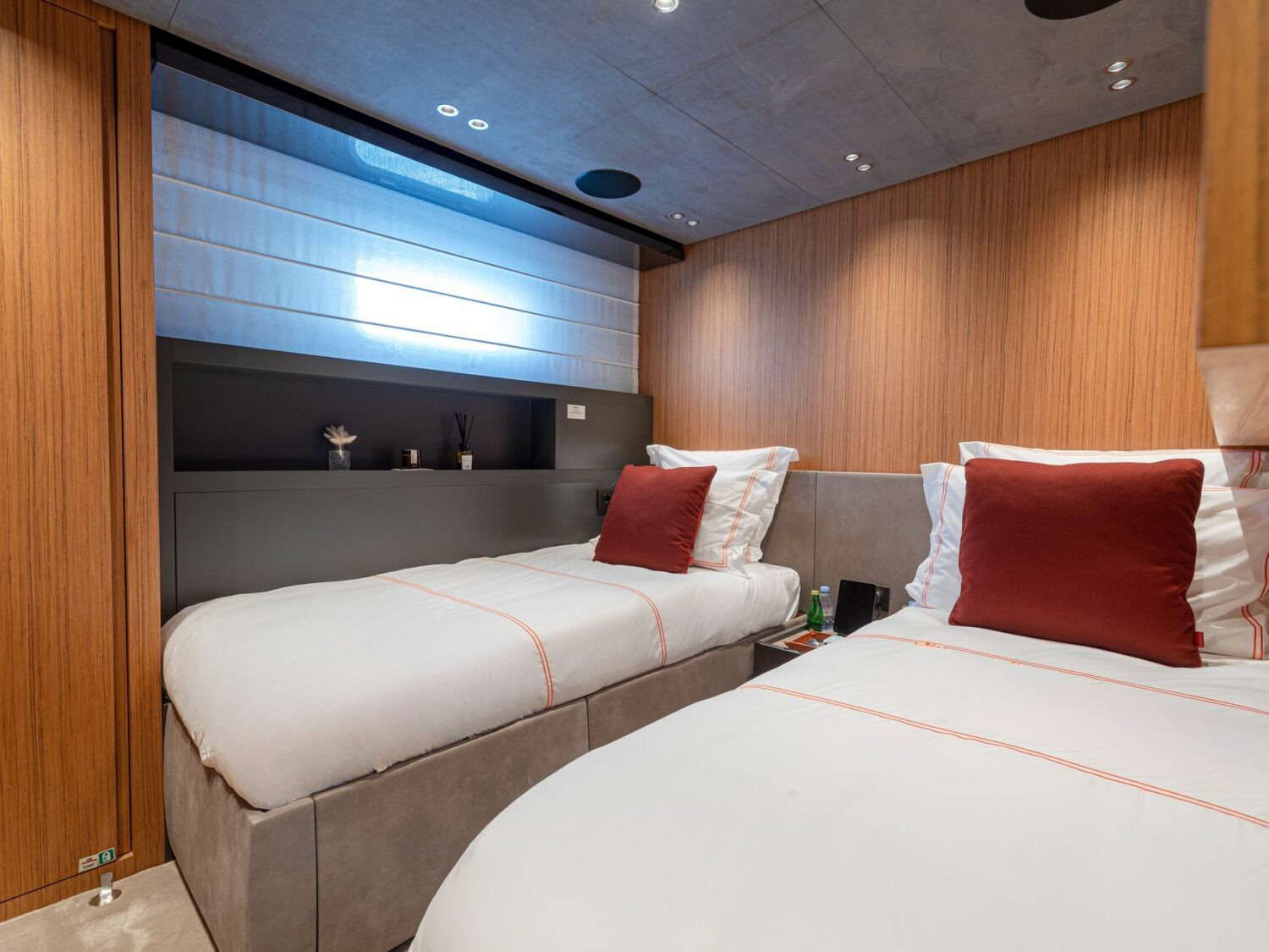 Yacht-charter-SANLORENZO_SX100_NEW_YORK_07