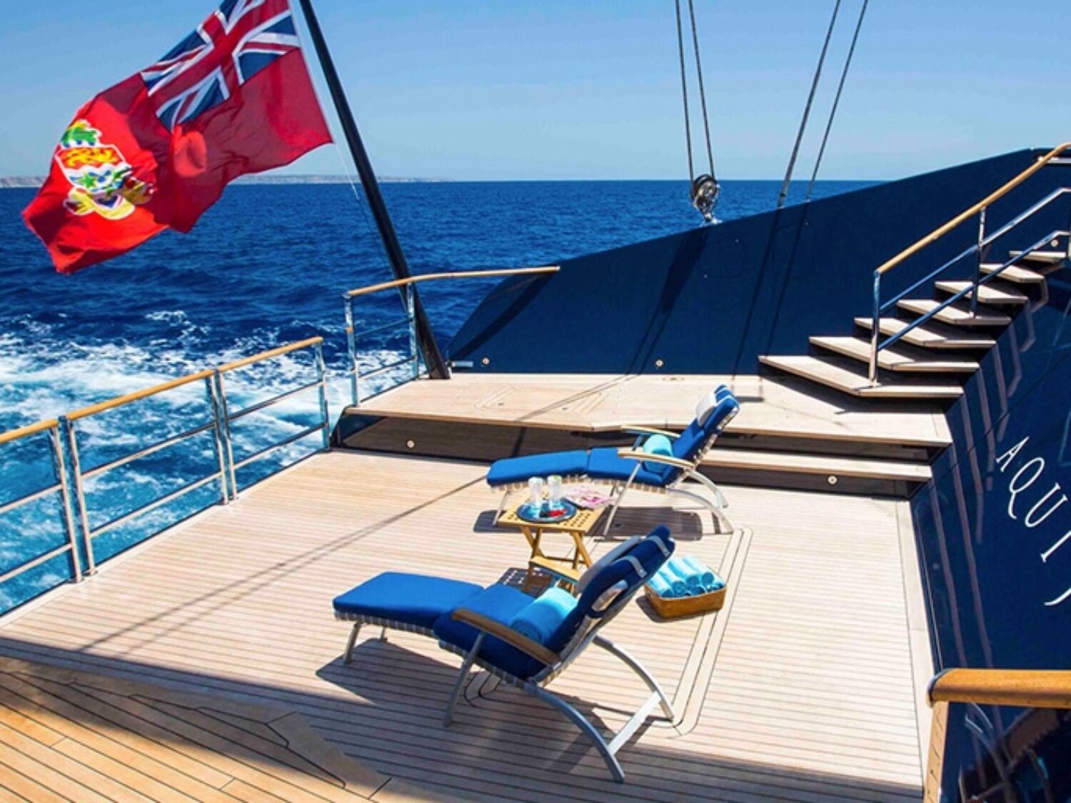 aqui-jo-yacht-charter-yachting-concept-07-1024x512