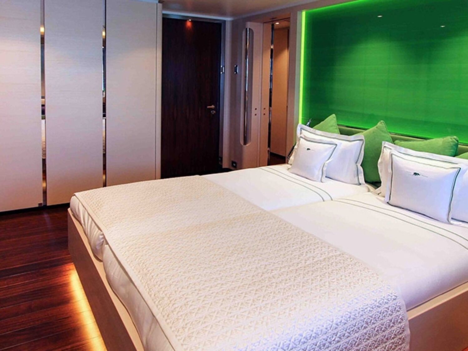 aqui-jo-yacht-charter-yachting-concept-10-1024x512