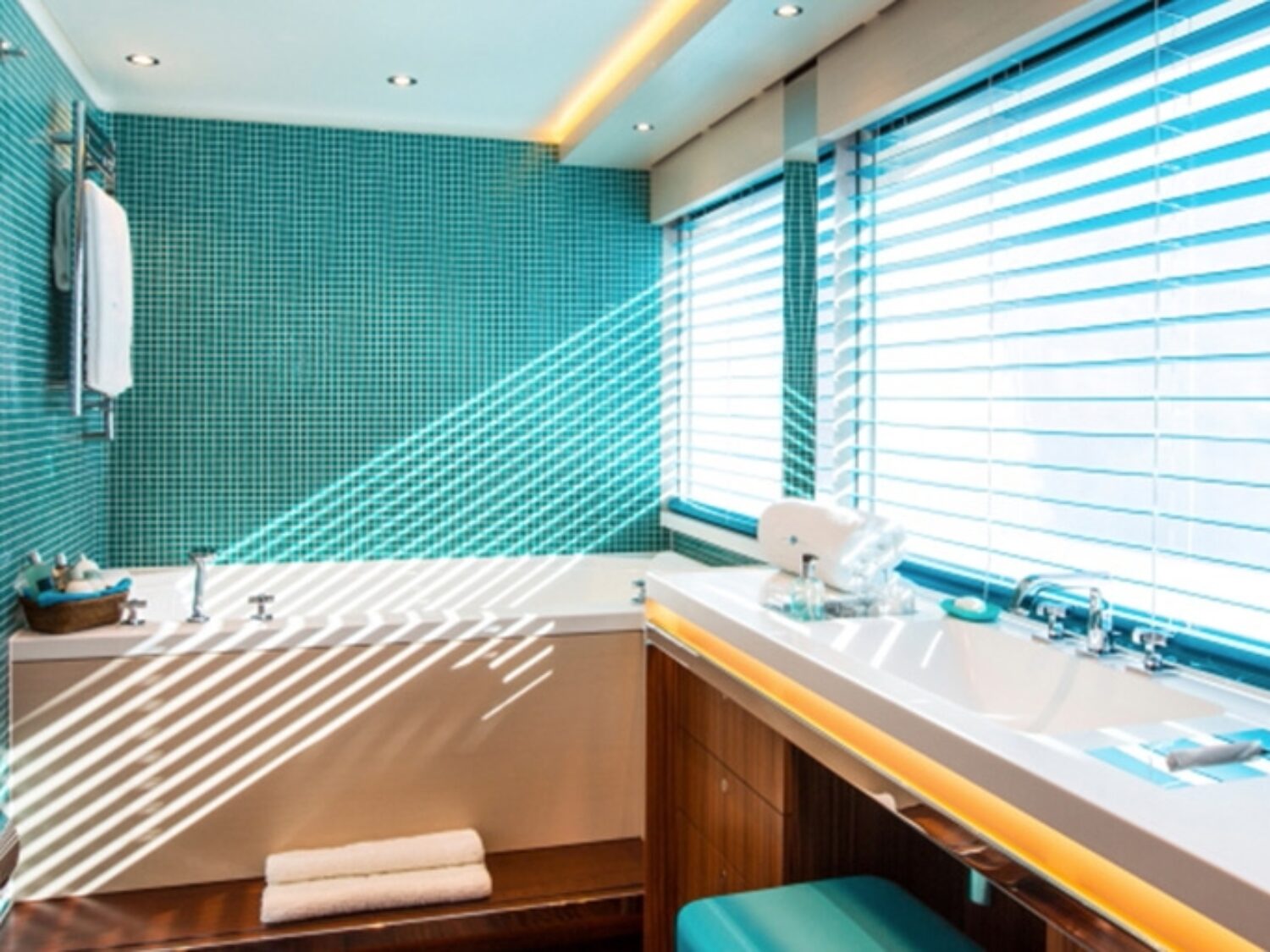 aqui-jo-yacht-charter-yachting-concept-15-1024x512