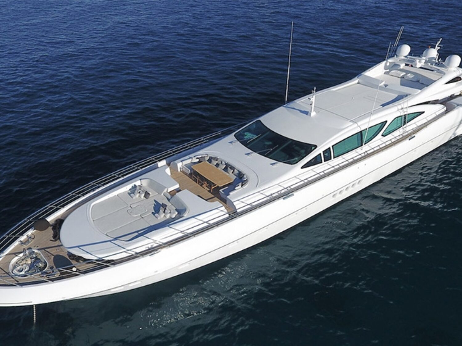 beachouse-yacht-charter-yachting-concept-01-1024x512