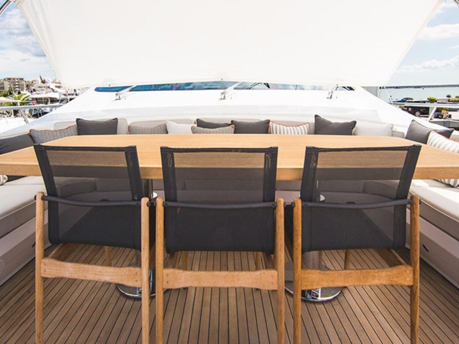 beachouse-yacht-charter-yachting-concept-02-1024x512