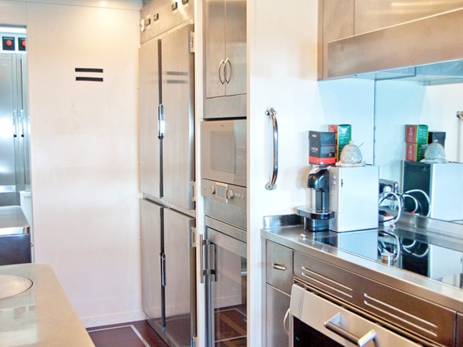 beachouse-yacht-charter-yachting-concept-04-1024x512