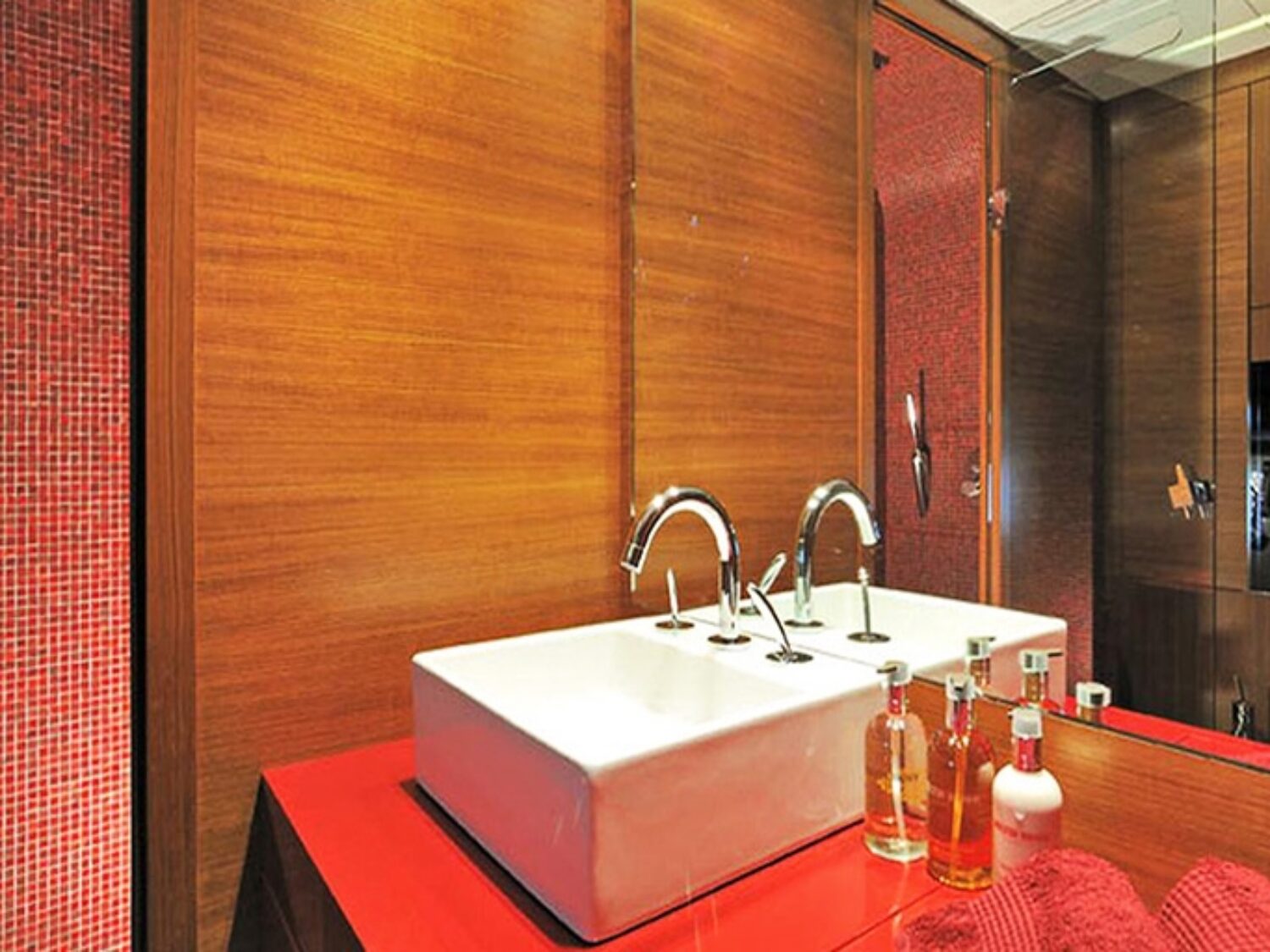 beachouse-yacht-charter-yachting-concept-06-1024x512