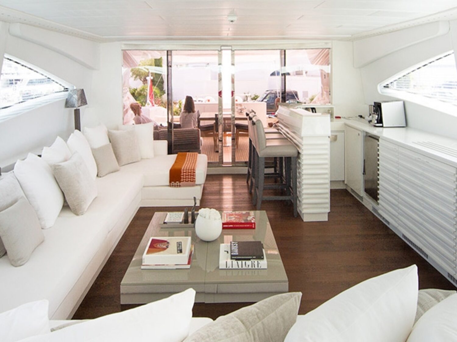 beachouse-yacht-charter-yachting-concept-07-1024x512