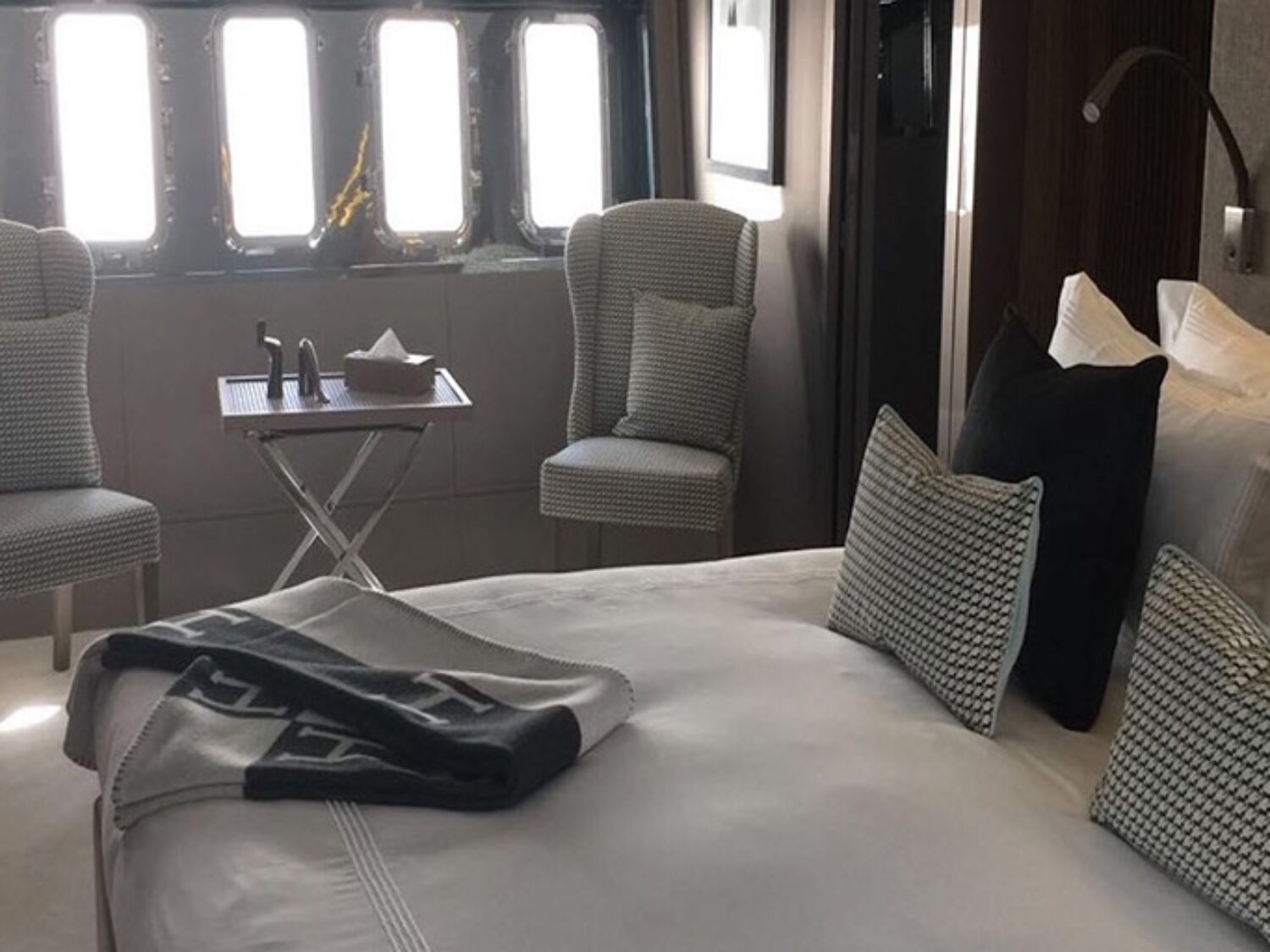 beachouse-yacht-charter-yachting-concept-09-1024x512