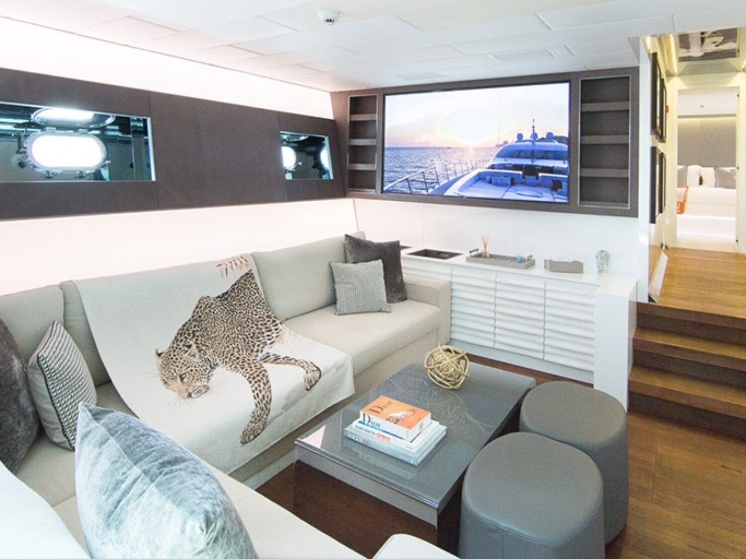 beachouse-yacht-charter-yachting-concept-12-1024x512