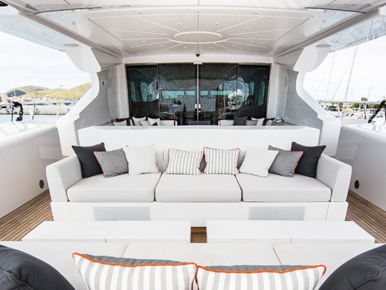 beachouse-yacht-charter-yachting-concept-14-1024x512