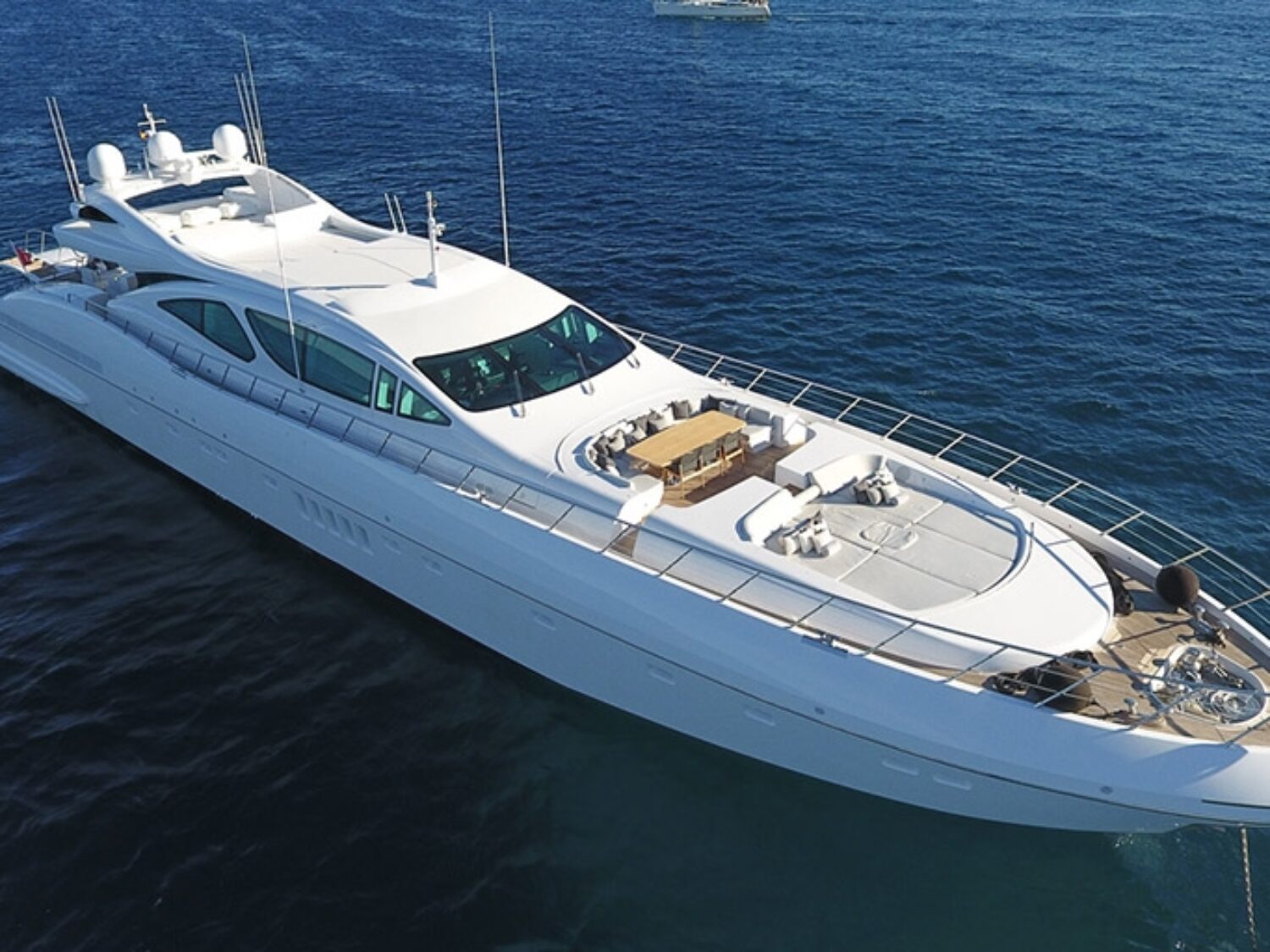beachouse-yacht-charter-yachting-concept-15-1024x512