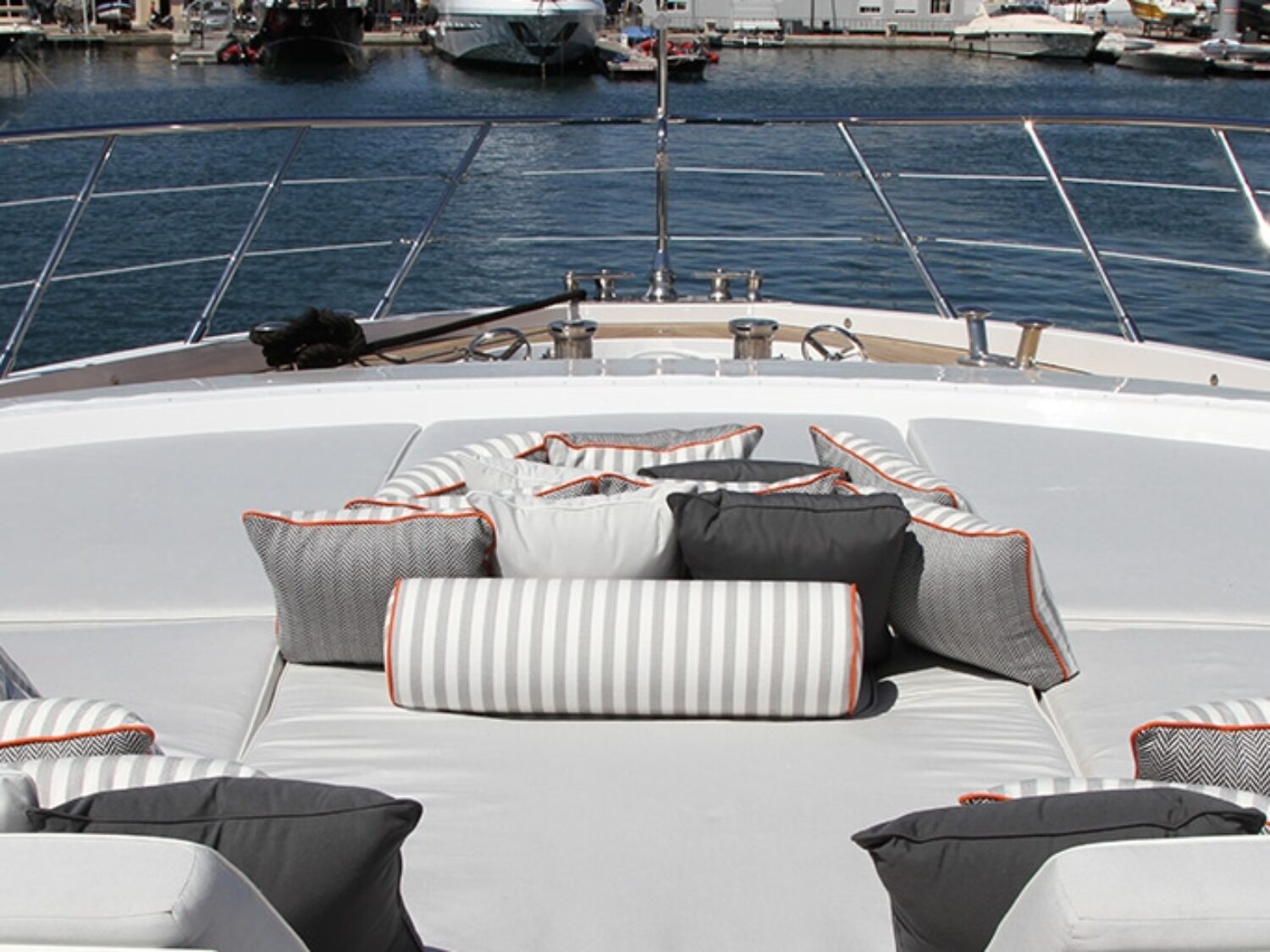 beachouse-yacht-charter-yachting-concept-17-1024x512