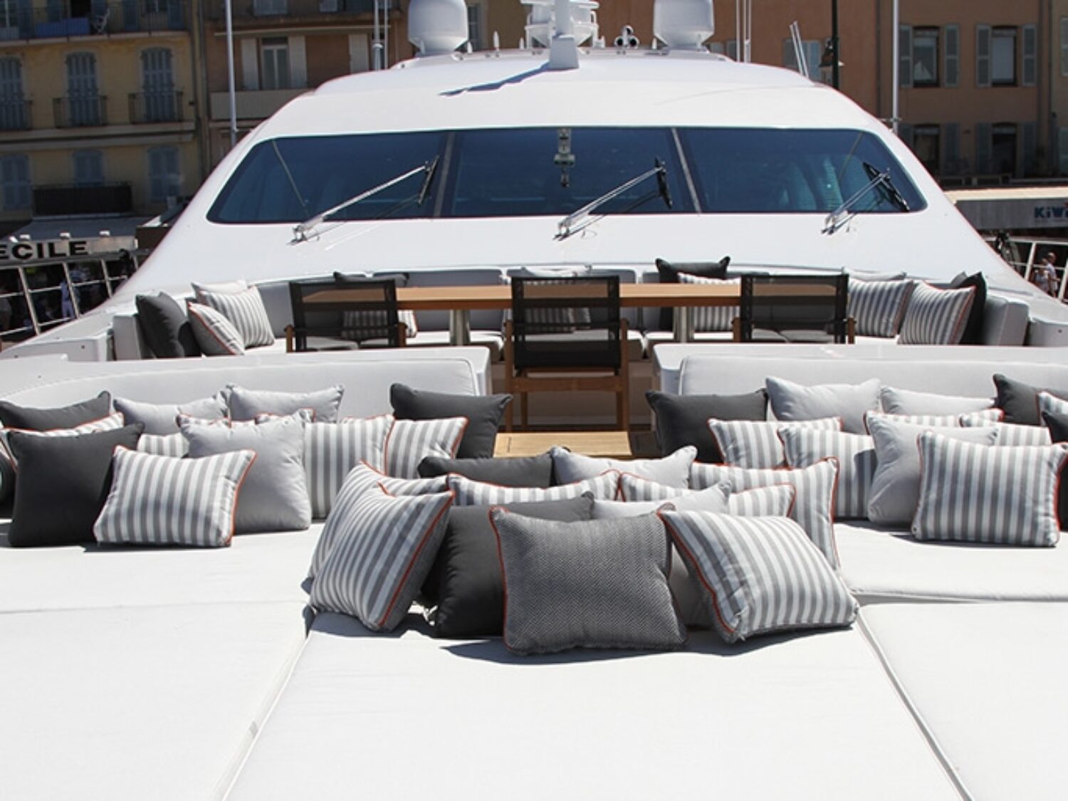 beachouse-yacht-charter-yachting-concept-18-1024x512