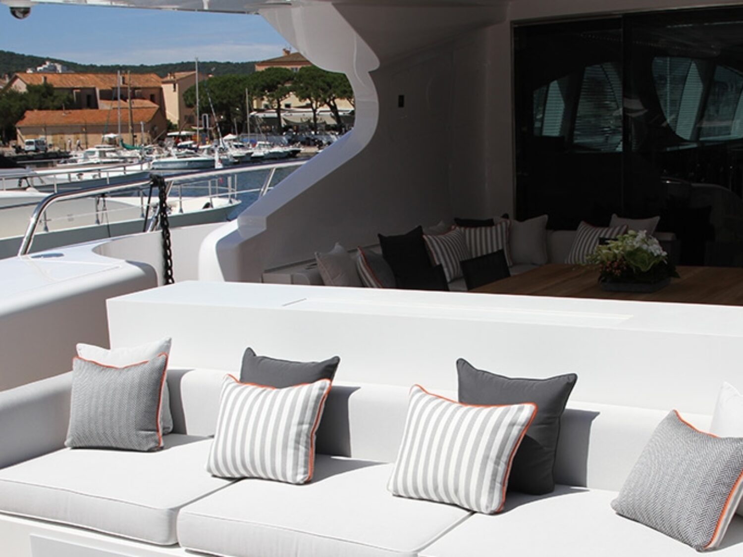 beachouse-yacht-charter-yachting-concept-19-1024x512