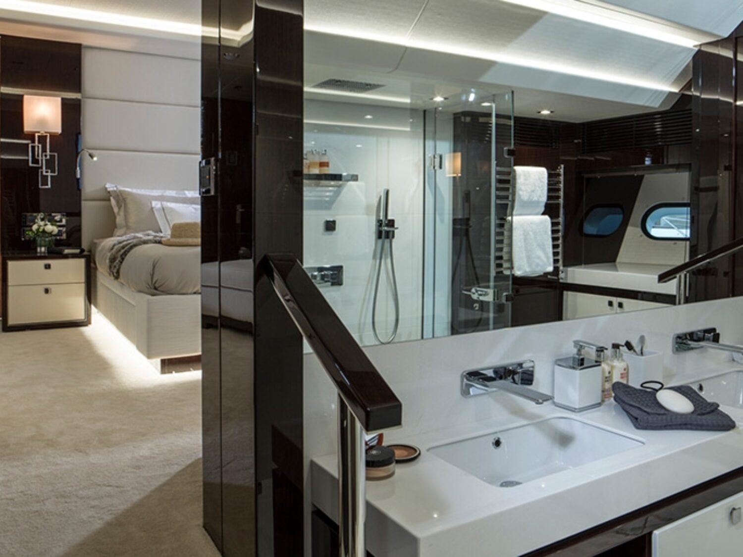 fleur-yacht-charter-yachting-concept-04-1024x512