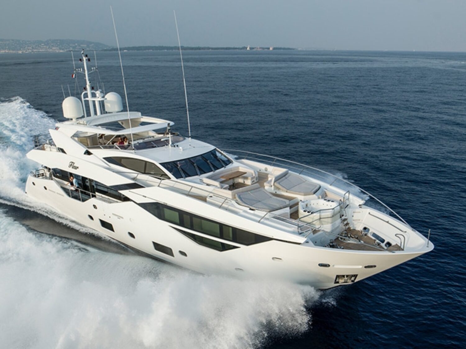 fleur-yacht-charter-yachting-concept-13-1024x512