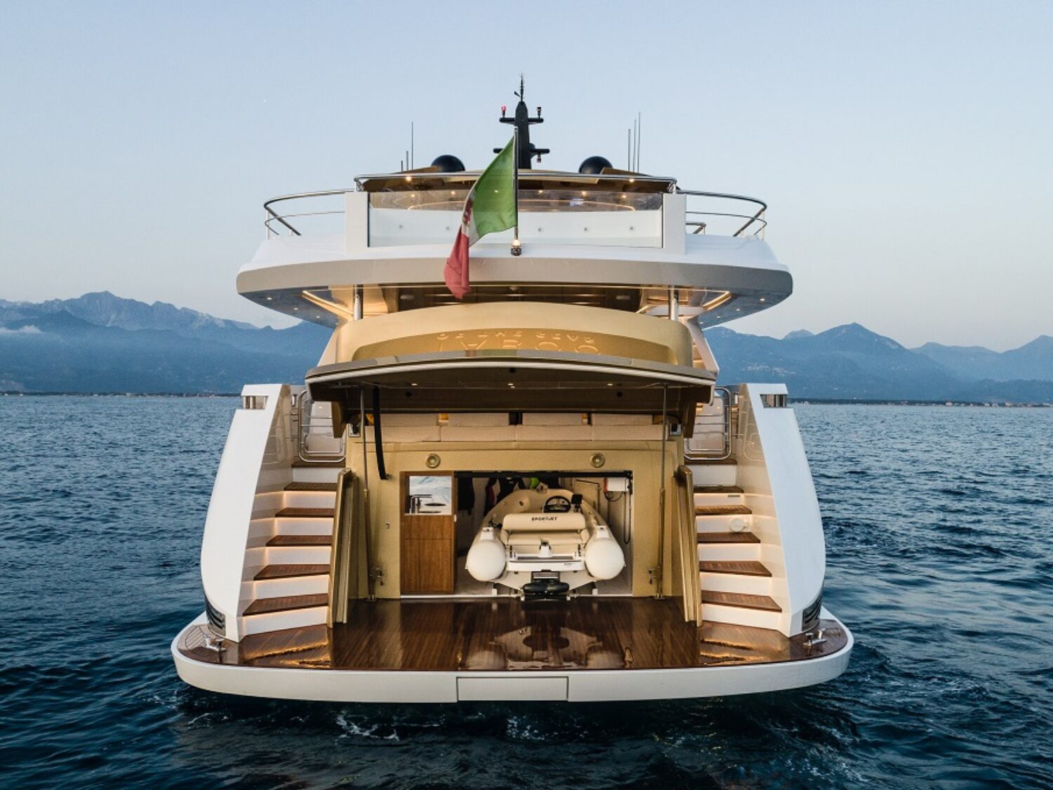 my-taboooftheseas-maiora-yachts-aft