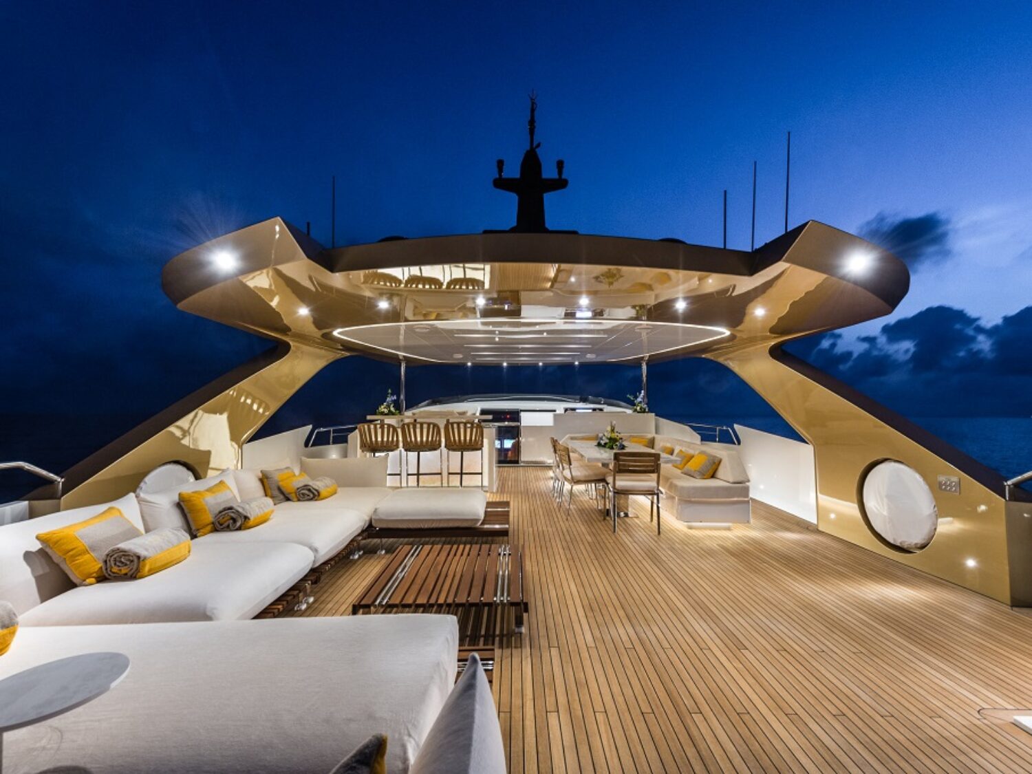 my-taboooftheseas-maiora-yachts-upperdeckbynight
