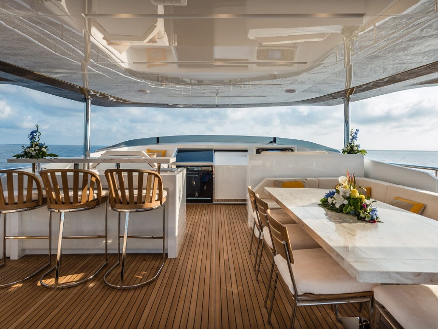 my-taboooftheseas-maiora-yachts-upperdeckdining