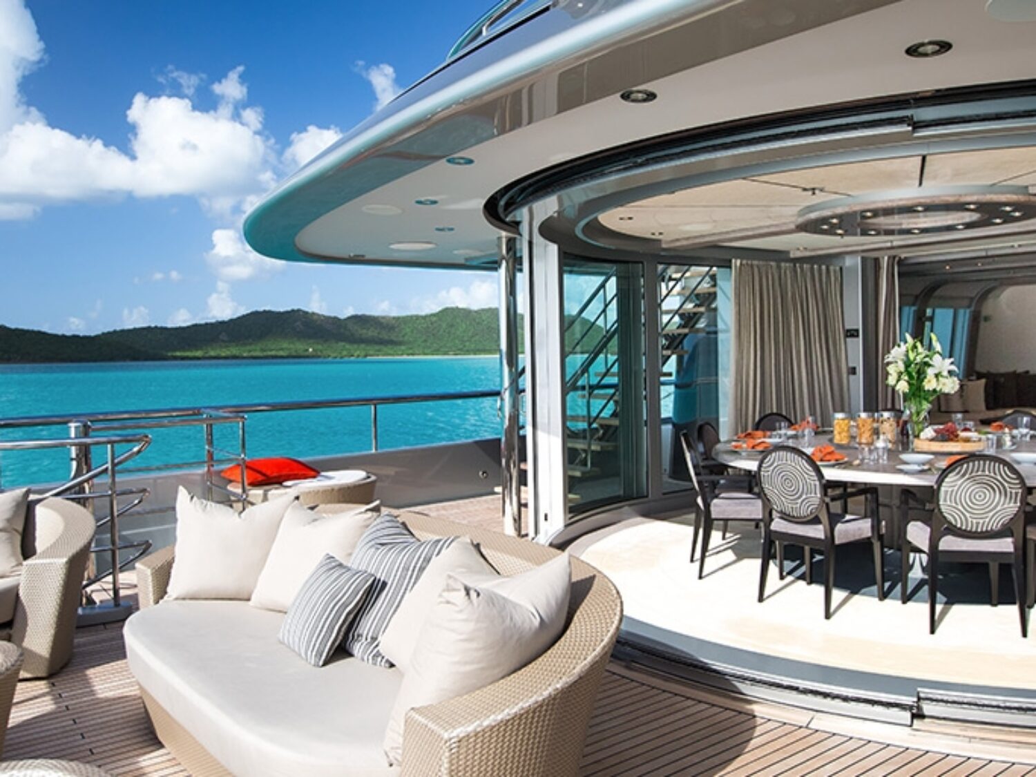 slipstream-yacht-charter-yachting-concept-09-1024x512