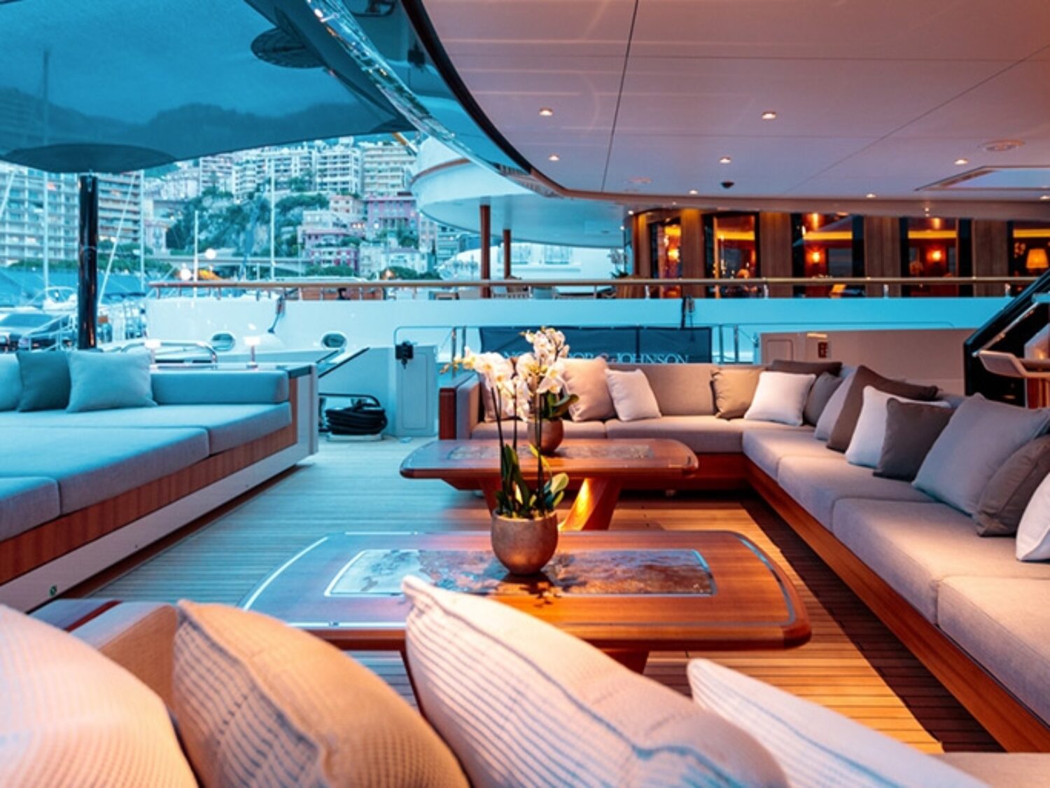vertige-yacht-charter-yachting-concept-02-1024x512