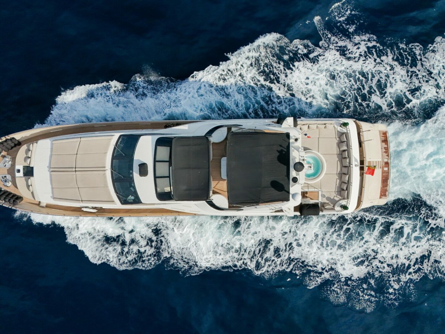 yacht-charter-ACCAMA-DELTA-10
