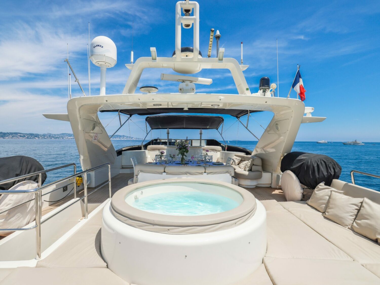 yacht-charter-ACCAMA-DELTA-18