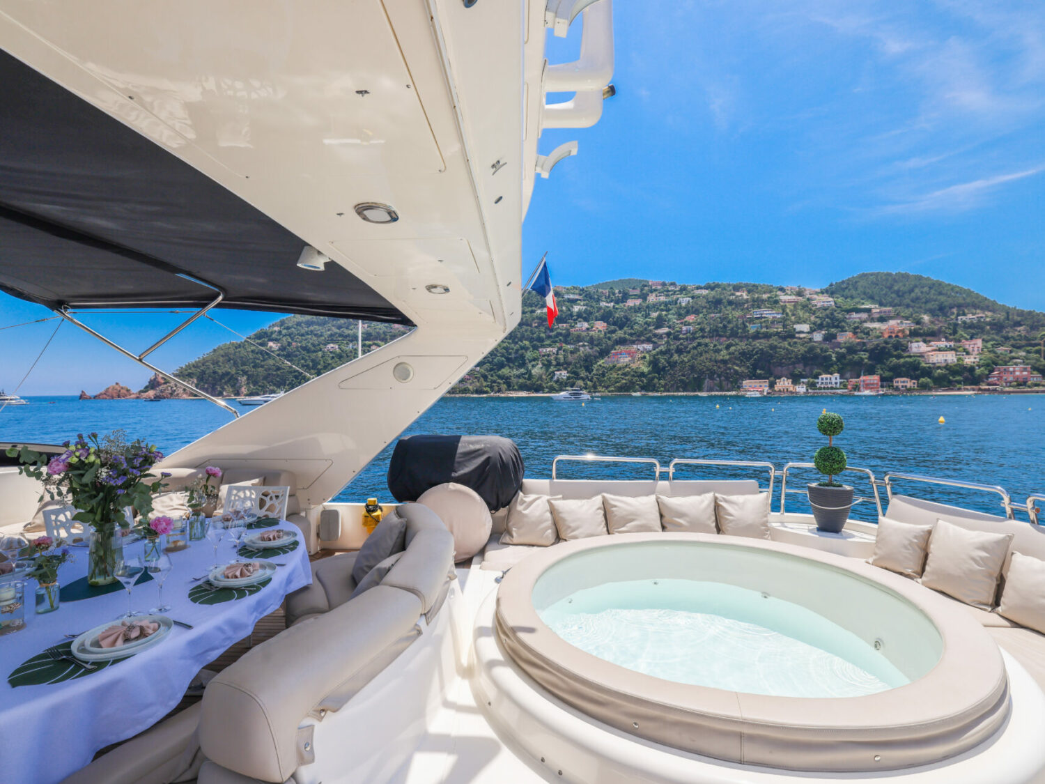 yacht-charter-ACCAMA-DELTA-19