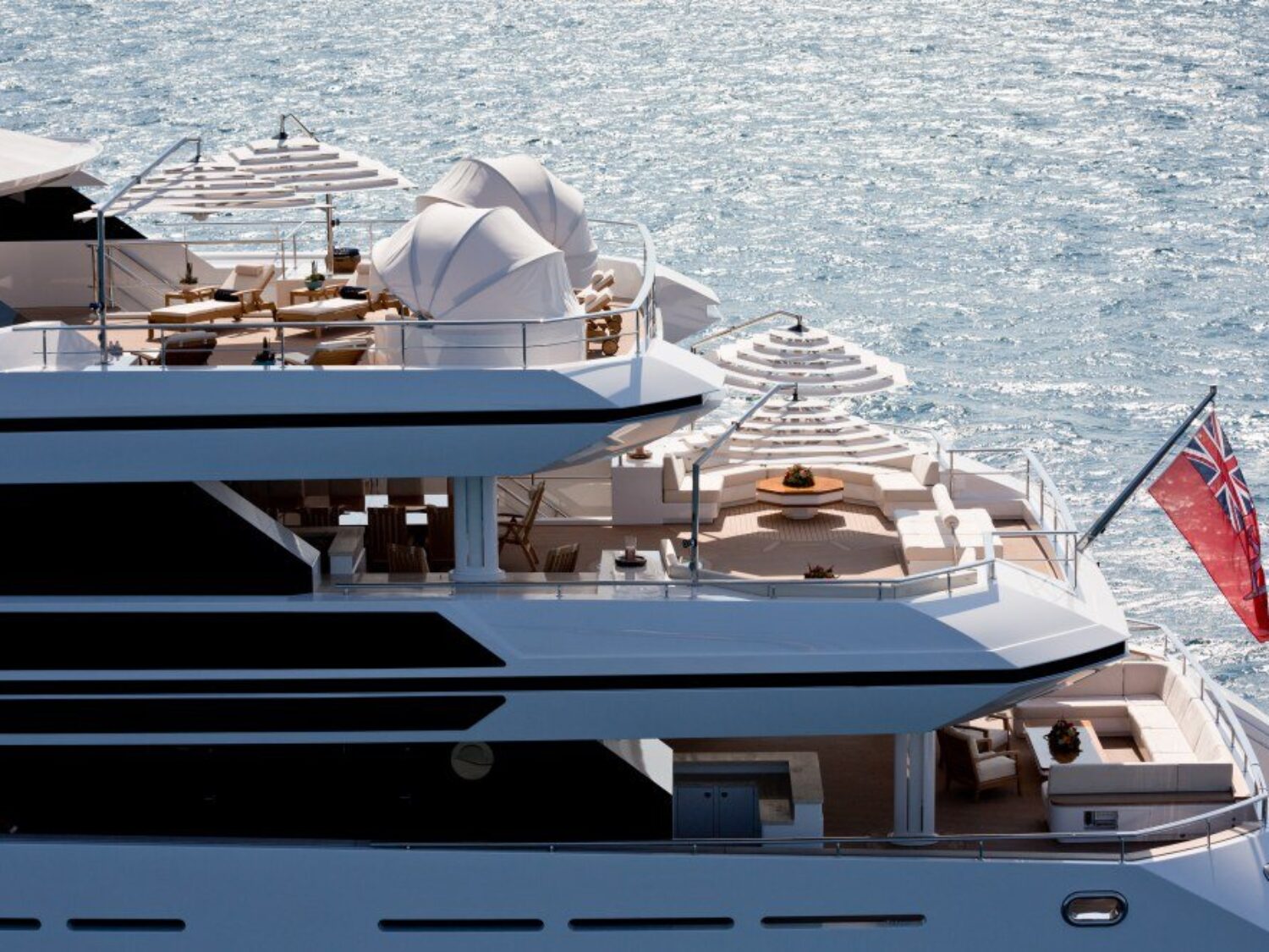 yacht-irimari-exterior-01-570ca55503914_v_default_big