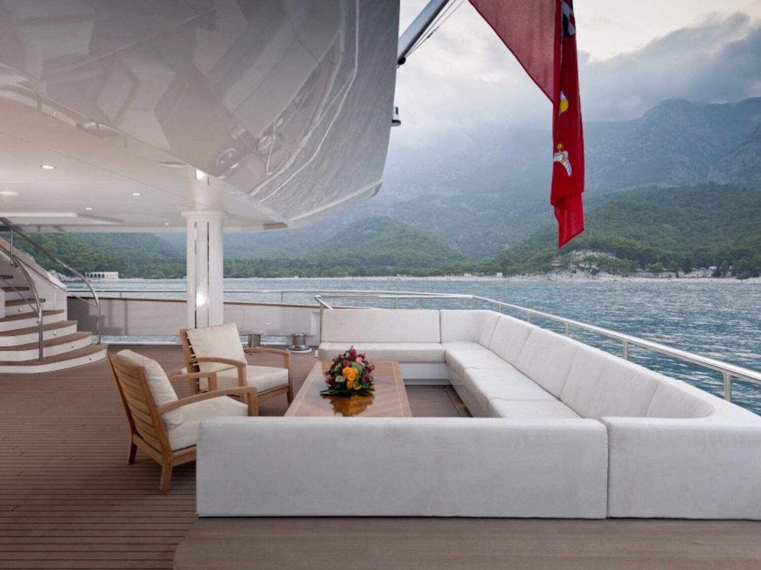 yacht-irimari-exterior-02-570ca536dd72b_v_default_big