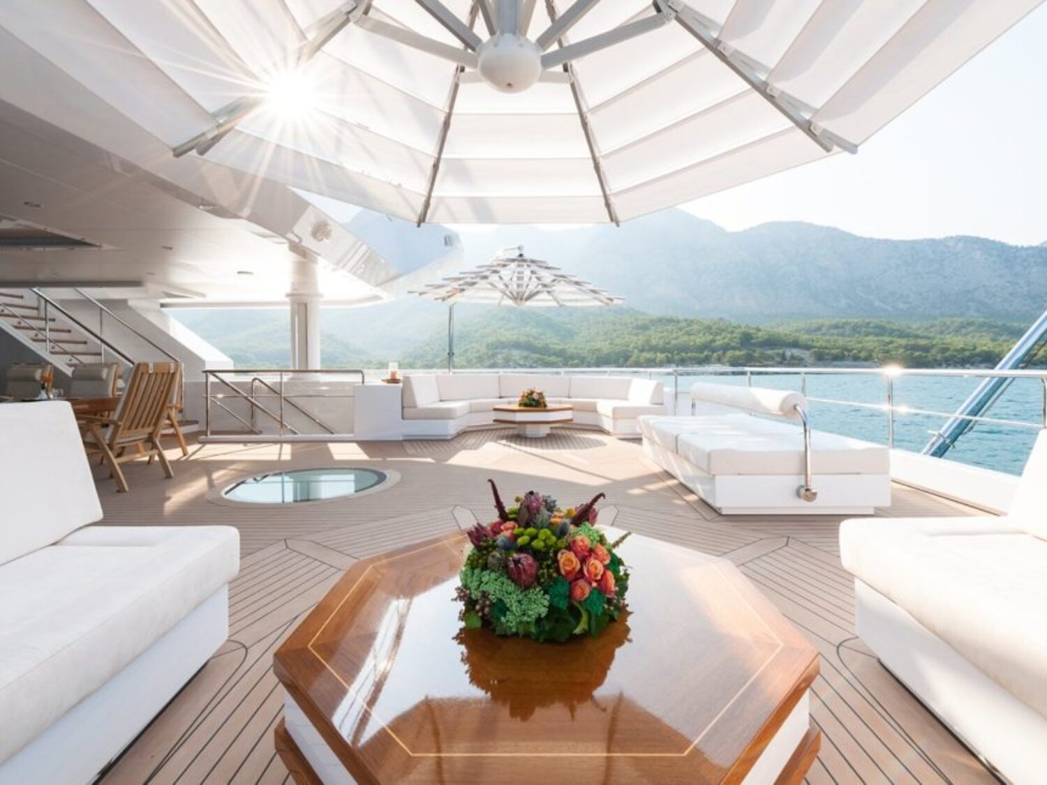yacht-irimari-exterior-03-570ca53cb2f76_v_default_big-1024x646
