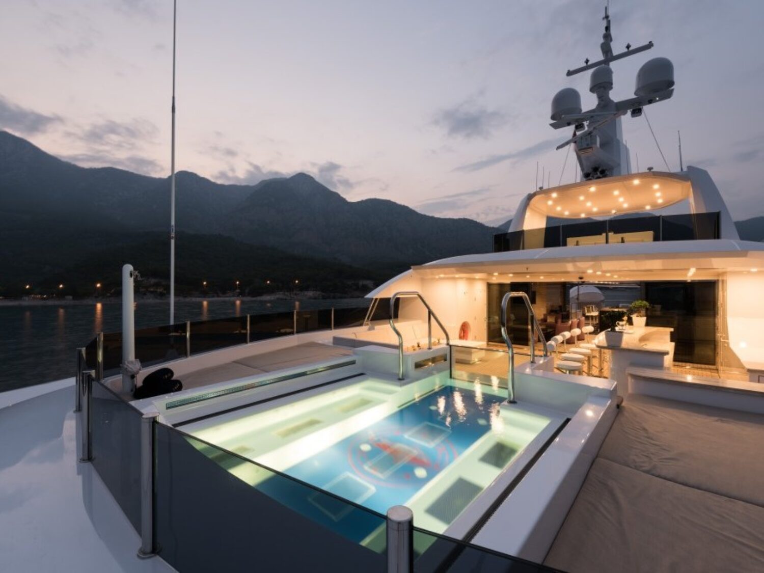 yacht-irimari-exterior-04-570ca5464133b_v_default_big