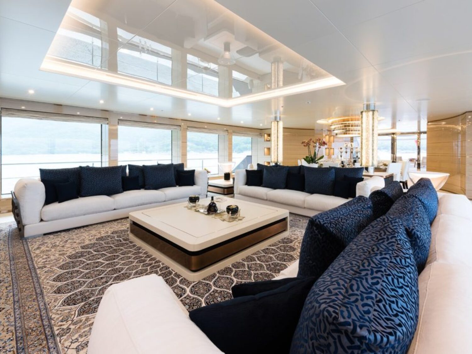 yacht-irimari-interior-01-570ca4d17229d_v_default_big-1024x682