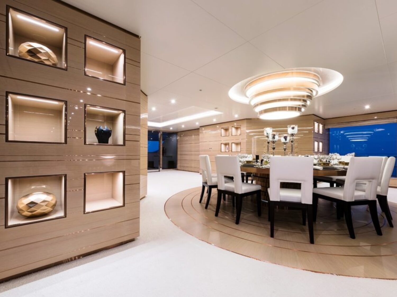 yacht-irimari-interior-05-570ca4f025d39_v_default_big-1024x673