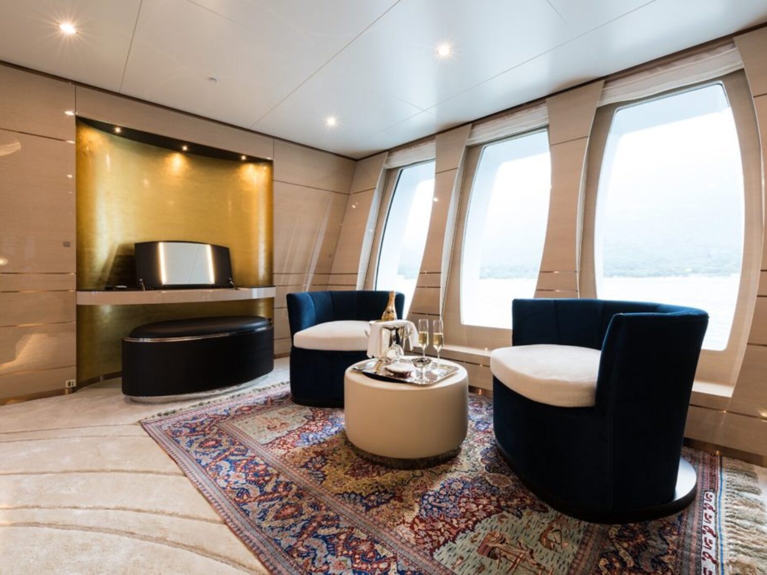 yacht-irimari-interior-06-570ca5b00e1cd_v_default_big-1024x683