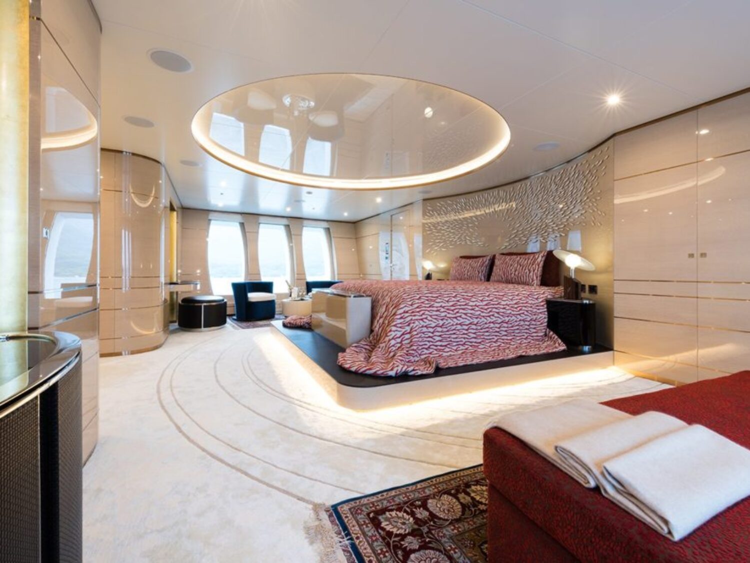 yacht-irimari-interior-07-570ca5a9c8cef_v_default_big-1024x664