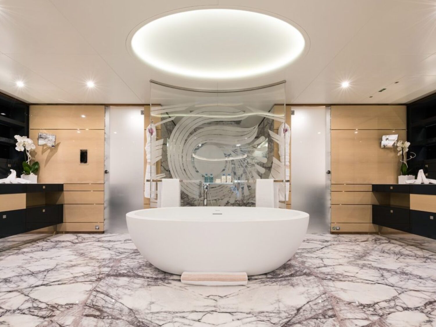 yacht-irimari-interior-10-570ca59ab3f7f_v_default_big-1024x703