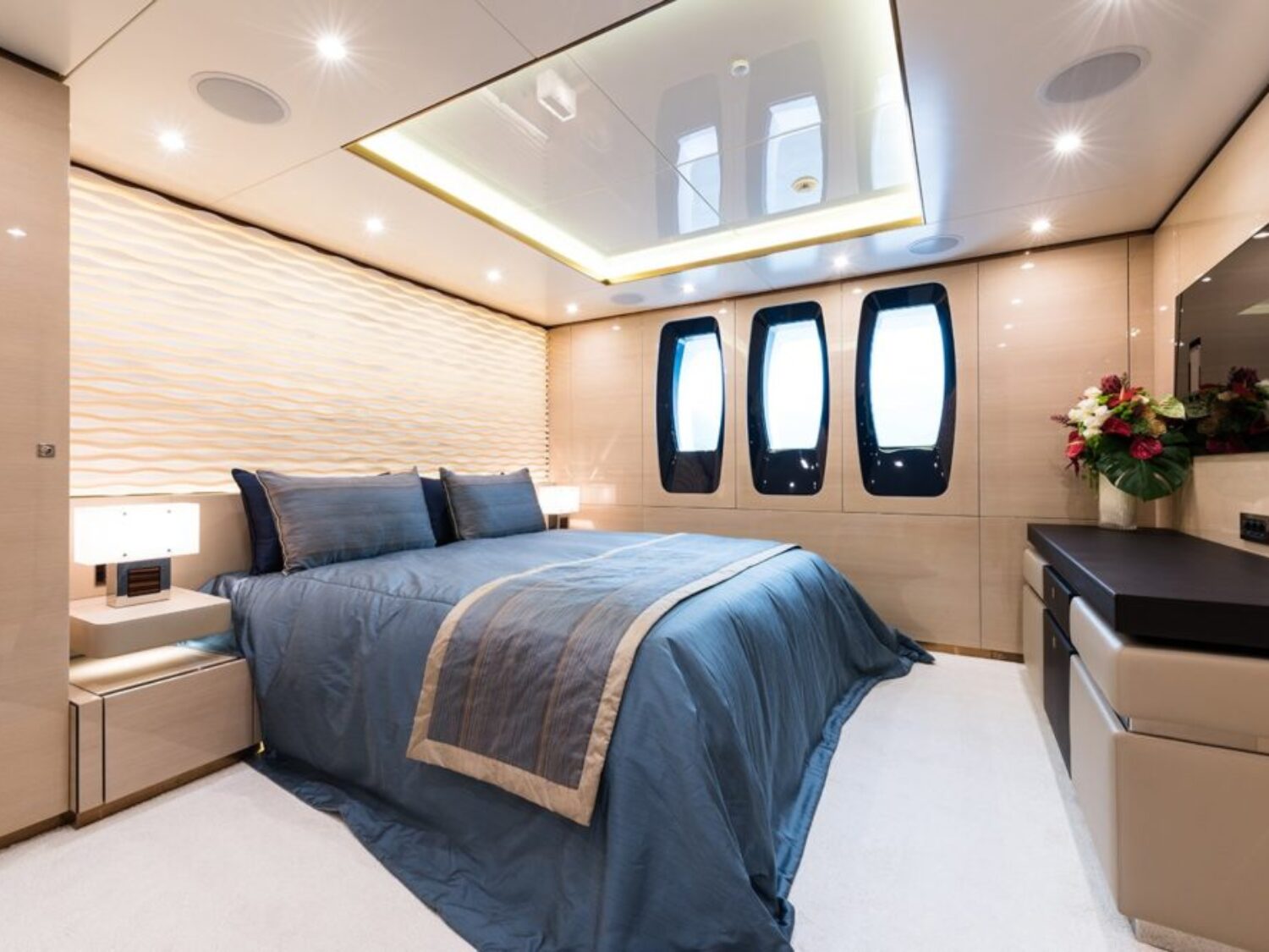 yacht-irimari-interior-14-570ca50b34cf0_v_default_big-1024x666