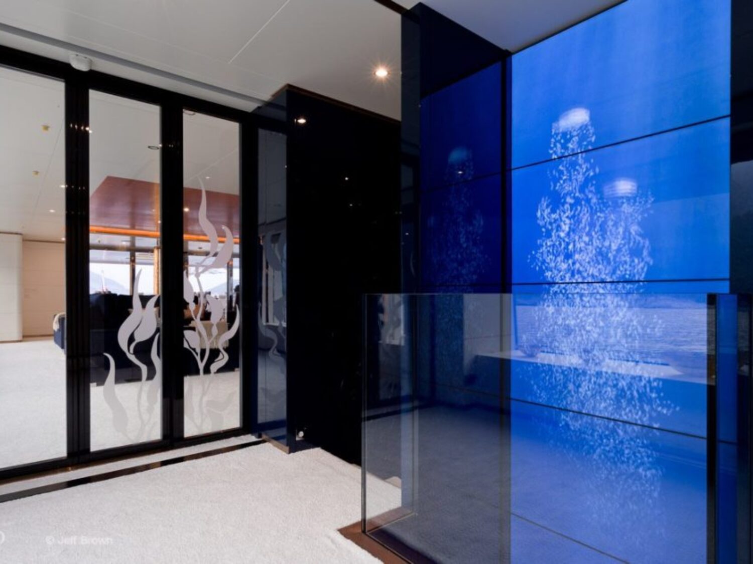 yacht-irimari-interior-15-570ca5127c13d_v_default_big-1024x630